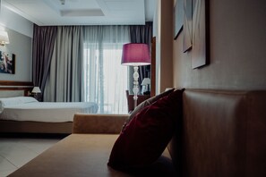 Ropa de cama de alta calidad y minibar 