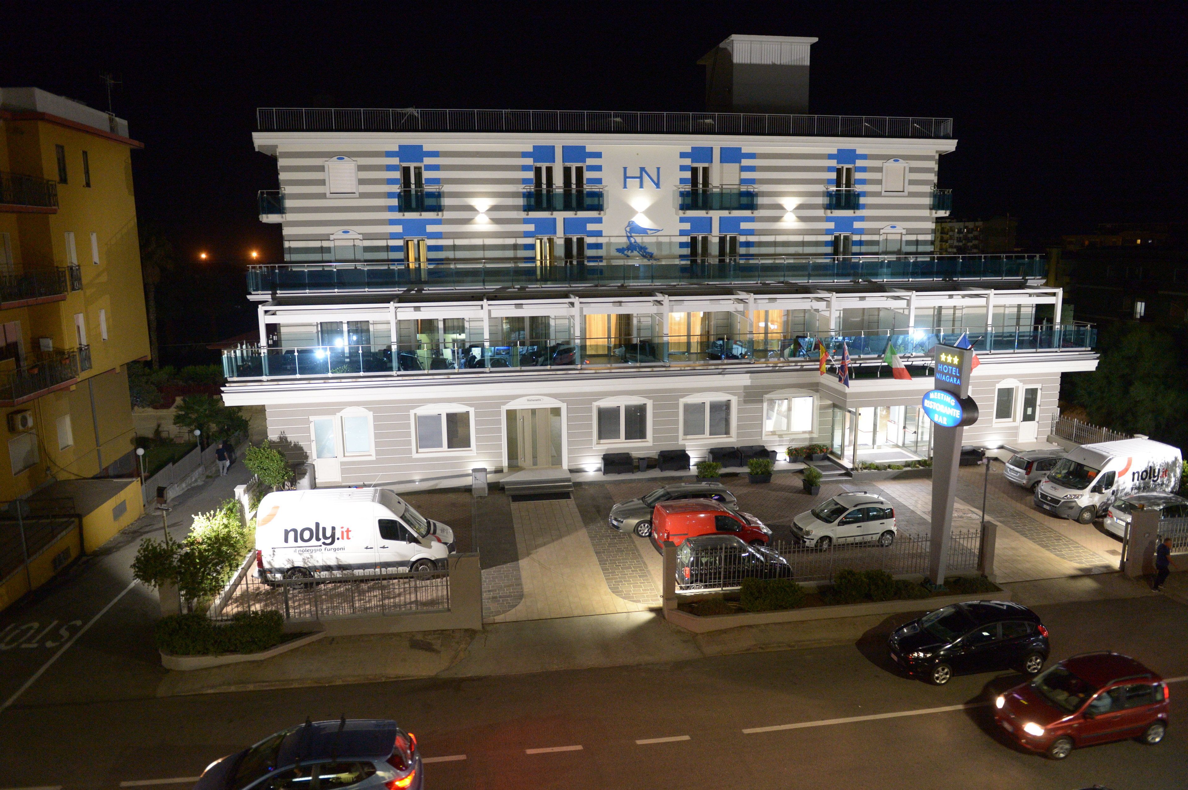 Fassade der Unterkunft – Abend/Nacht