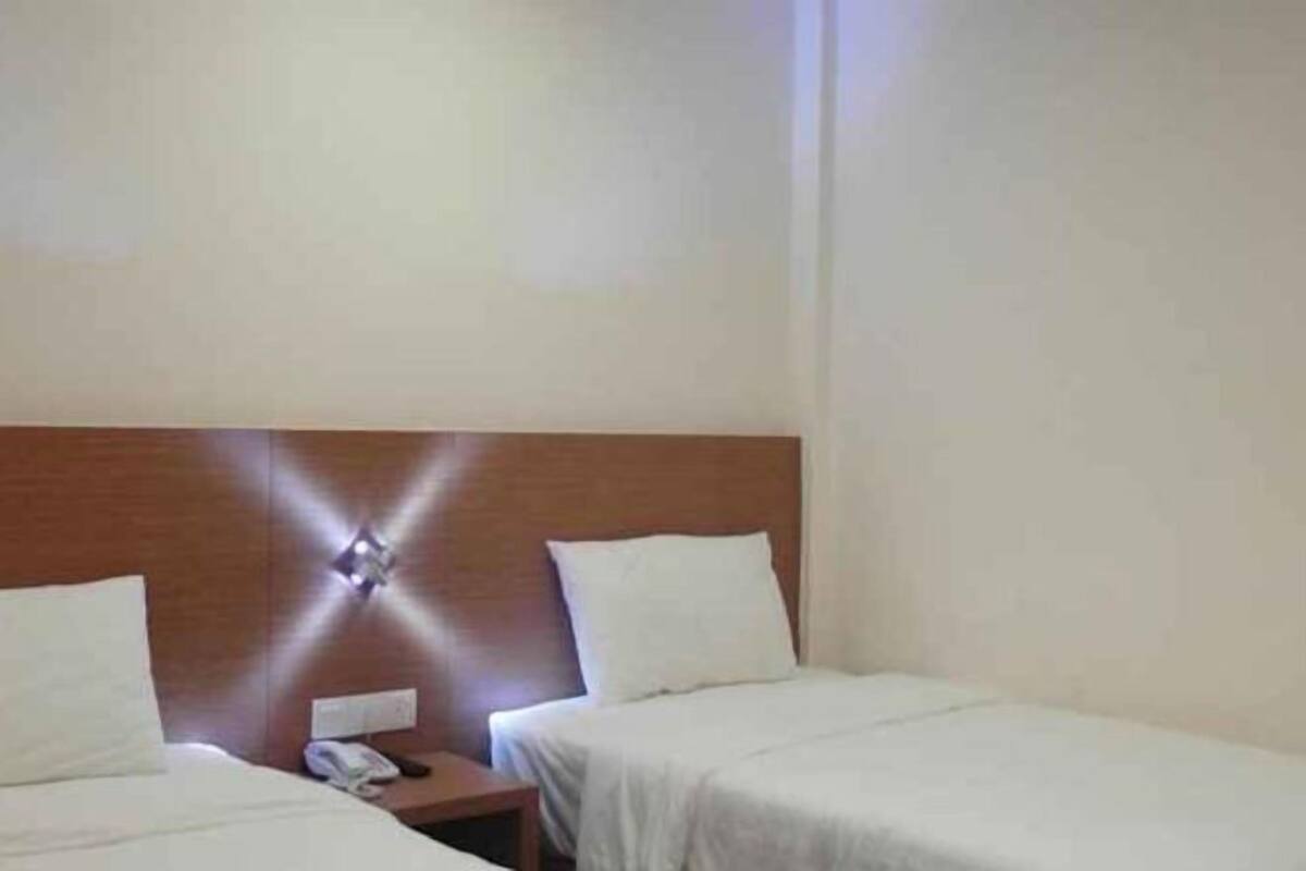 Individually furnished, iron/ironing board, free WiFi