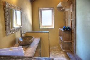 Superior Villa, 1 Bedroom | Bathroom | Shower, rainfall showerhead, free toiletries, hair dryer - Les Villas Ottalia Gili Trawangan (Gili Trawangan)