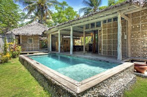 Deluxe Villa, 2 Bedrooms | Minibar, in-room safe, desk, iron/ironing board - Les Villas Ottalia Gili Trawangan (Gili Trawangan)