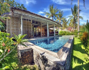 Outdoor pool - Les Villas Ottalia Gili Trawangan (Gili Trawangan)
