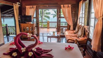 Classic Villa, 1 Bedroom, Ocean View | Premium bedding, in-room safe, desk, free cots/infant beds