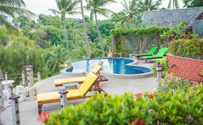 2 outdoor pools, a waterfall pool