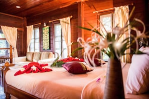 Classic Villa, 1 Bedroom, Ocean View | Premium bedding, in-room safe, desk, free cribs/infant beds