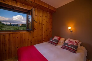 Desk, soundproofing, rollaway beds, free WiFi - Le Chal' Heureux (Vars)