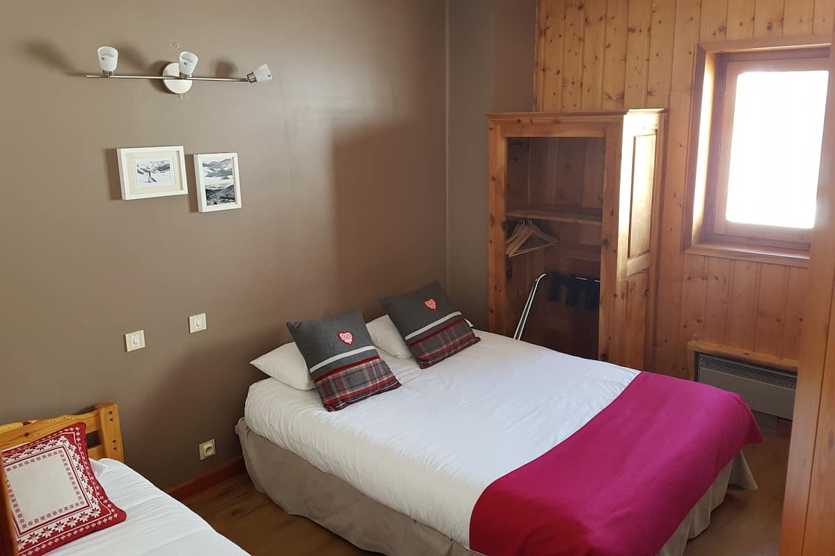 Standard Triple Room, Private Bathroom | Desk, soundproofing, rollaway beds, free WiFi
