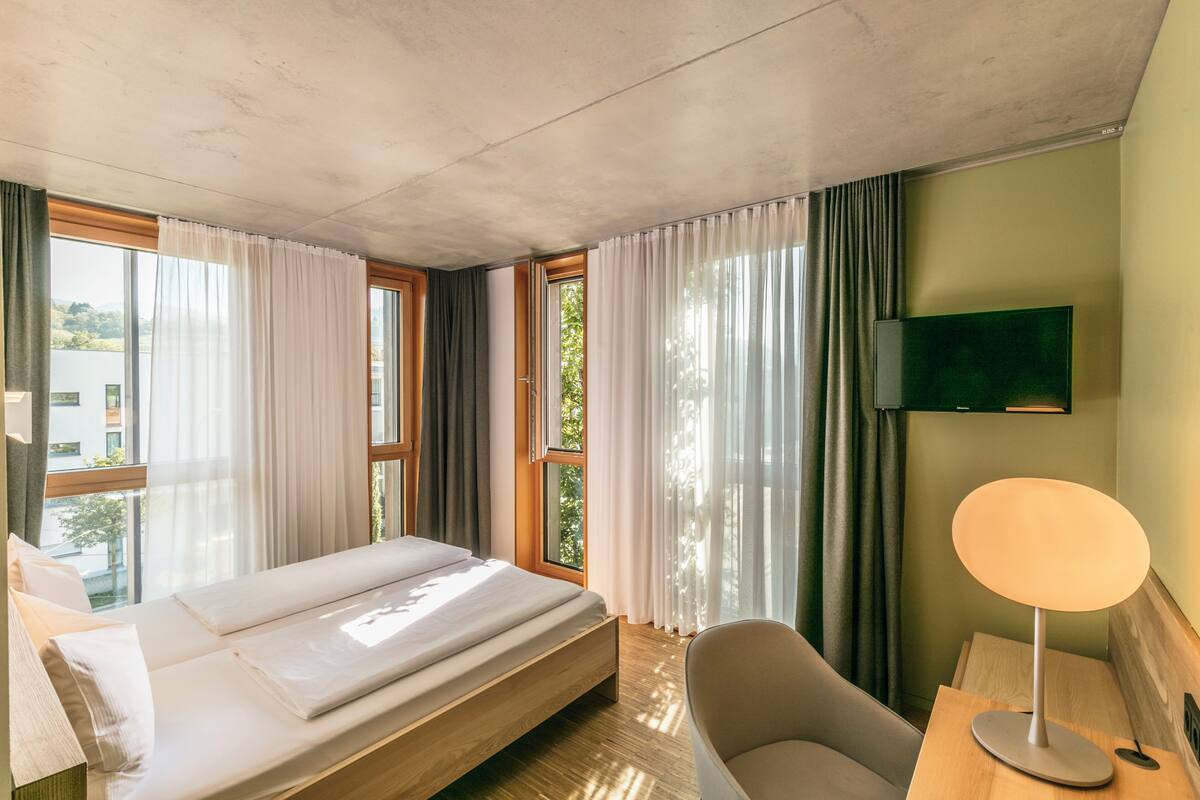 Comfort Room | Hypo-allergenic bedding, in-room safe, desk, blackout curtains