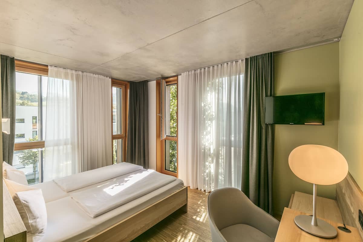 double room | hypo-allergenic bedding, in-room safe, desk, blackout curtains