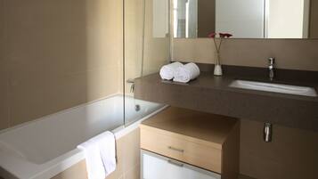 Amenidades de baño gratuitas y toallas