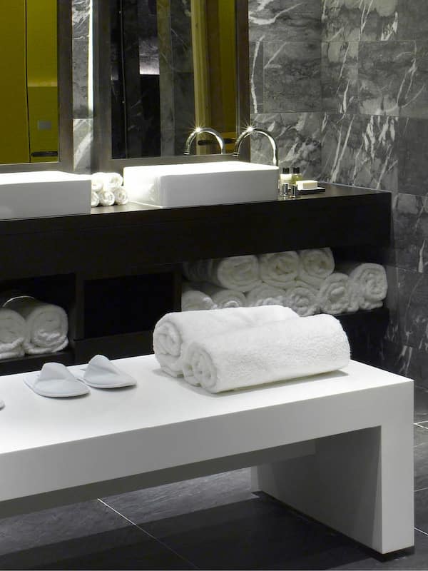 Couples treatment rooms, body treatments, aromatherapy