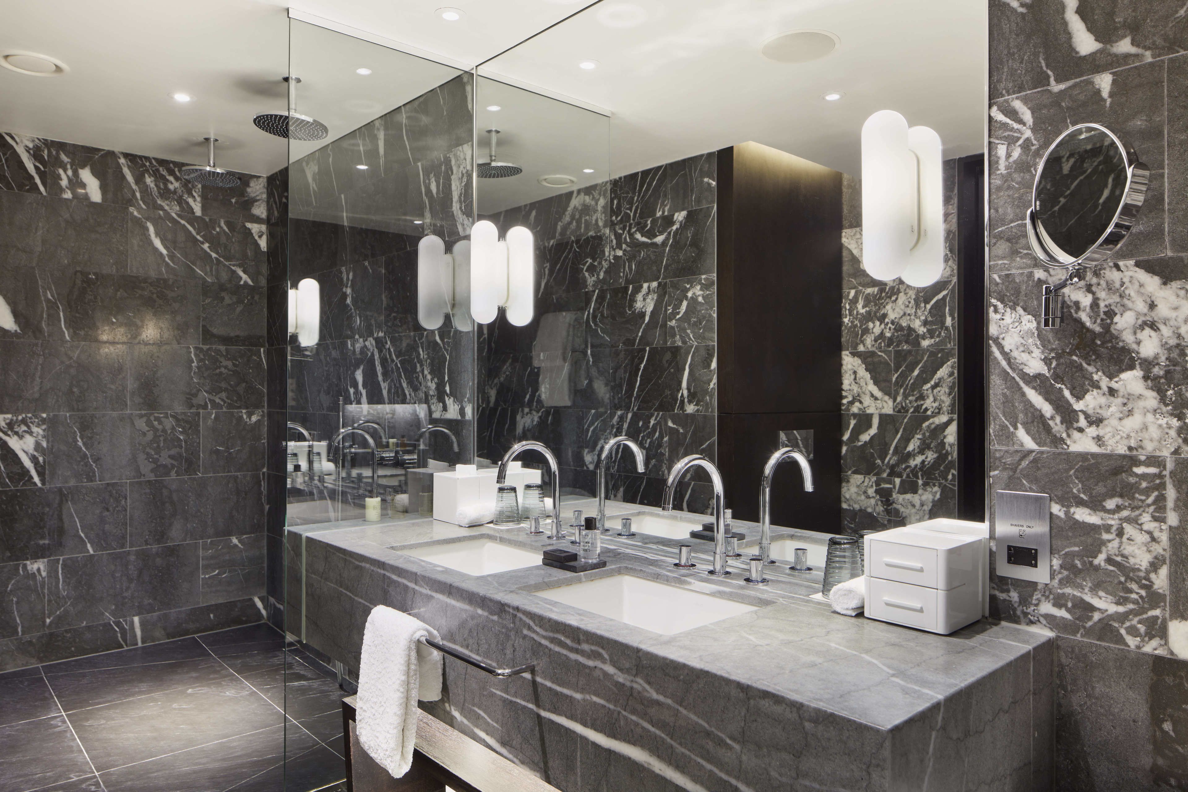 luxury double room | bathroom shower