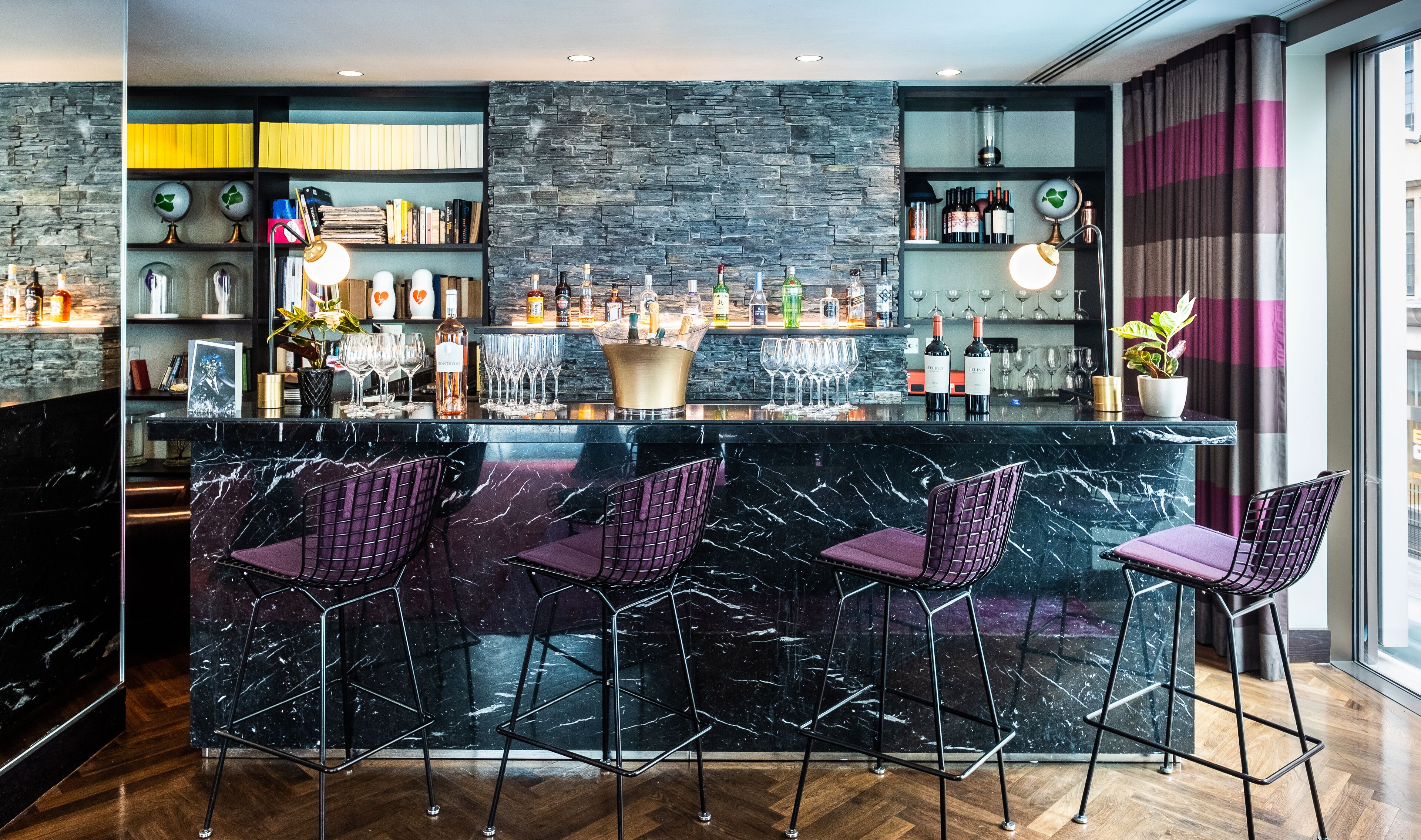 5 bars/lounges, rooftop bar, cocktail bar
