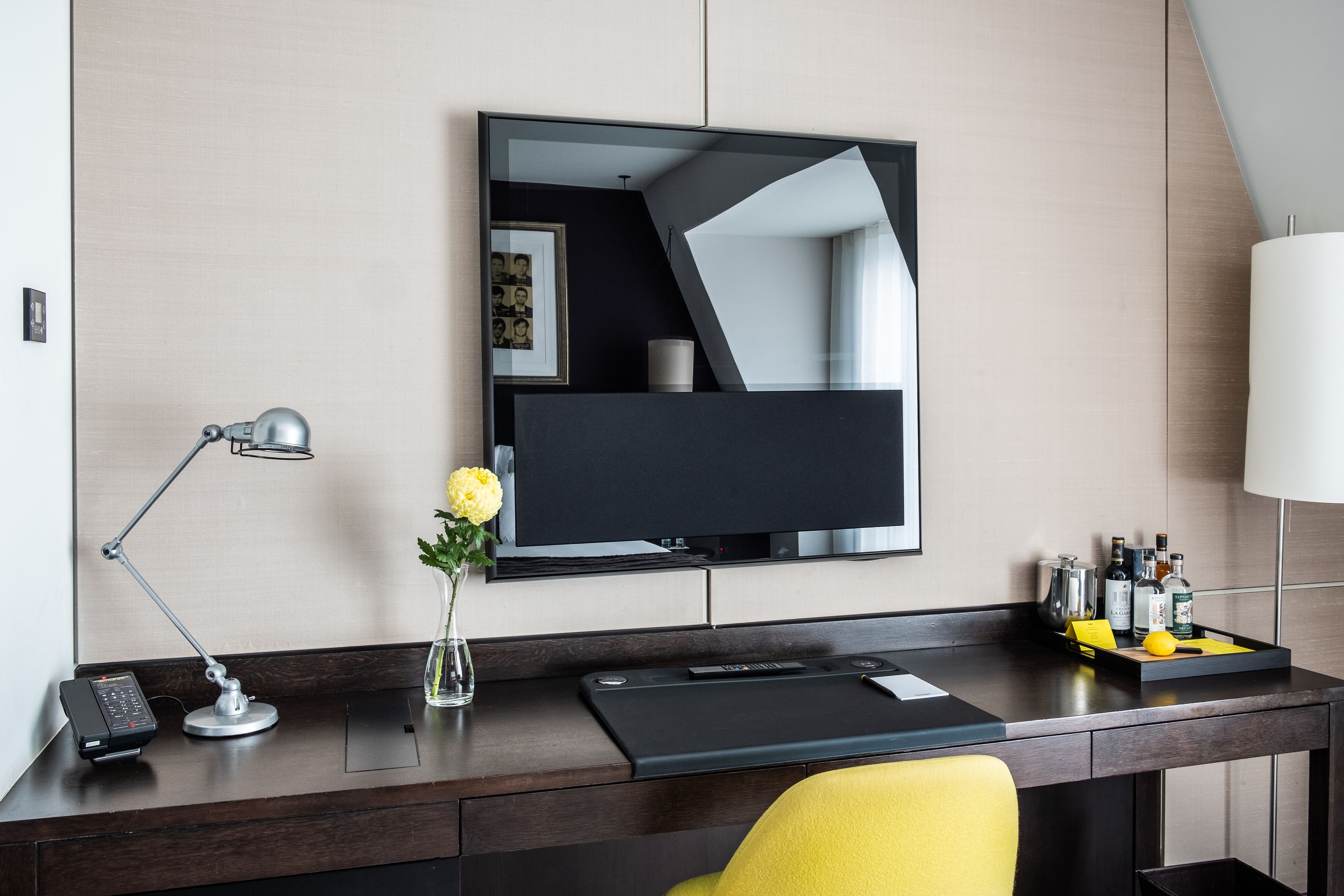 standard studio, 1 queen bed | hypo-allergenic bedding, down duvets, minibar, in-room safe