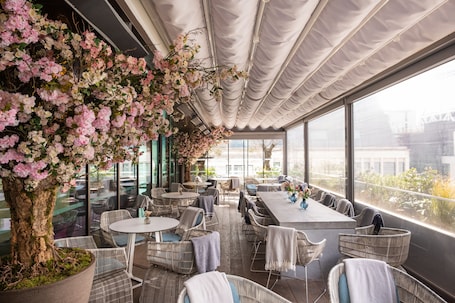 Terrace/patio. South Place Hotel