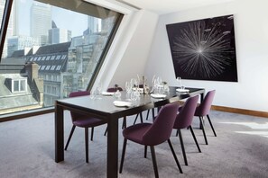 2 restaurants, breakfast, lunch, dinner served; seafood - South Place Hotel (London)
