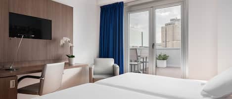 雙人或雙床房, 露台, 海景 | 高級寢具、記憶棉床墊、迷你吧、房內夾萬