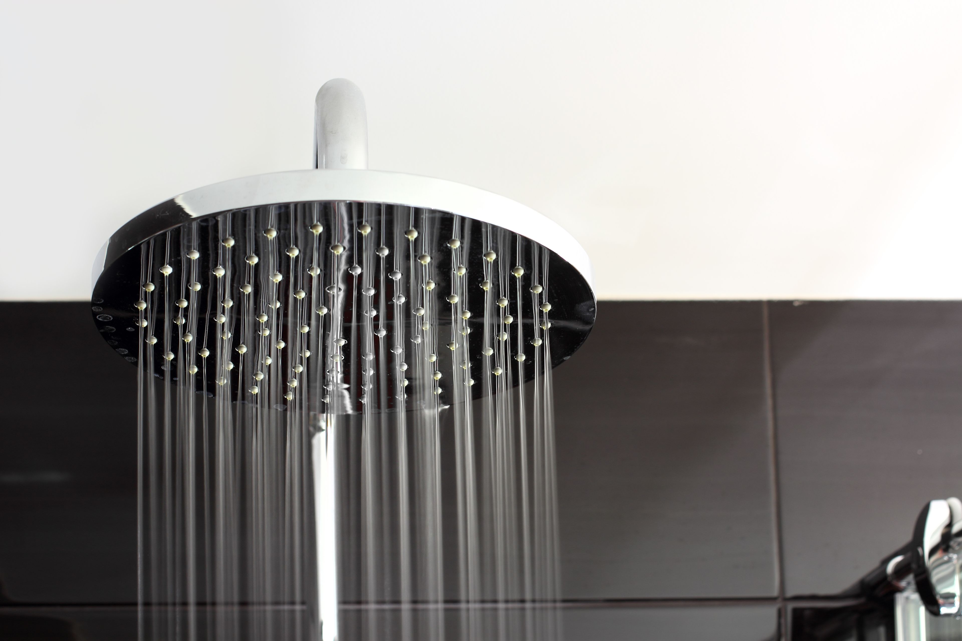 A showerhead with multiple nozzles.