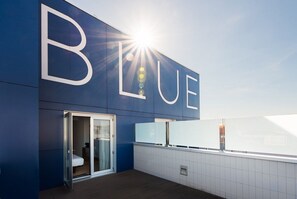 Habitación con 1 cama doble o 2 individuales, terraza, vistas al mar | Servicios del alojamiento