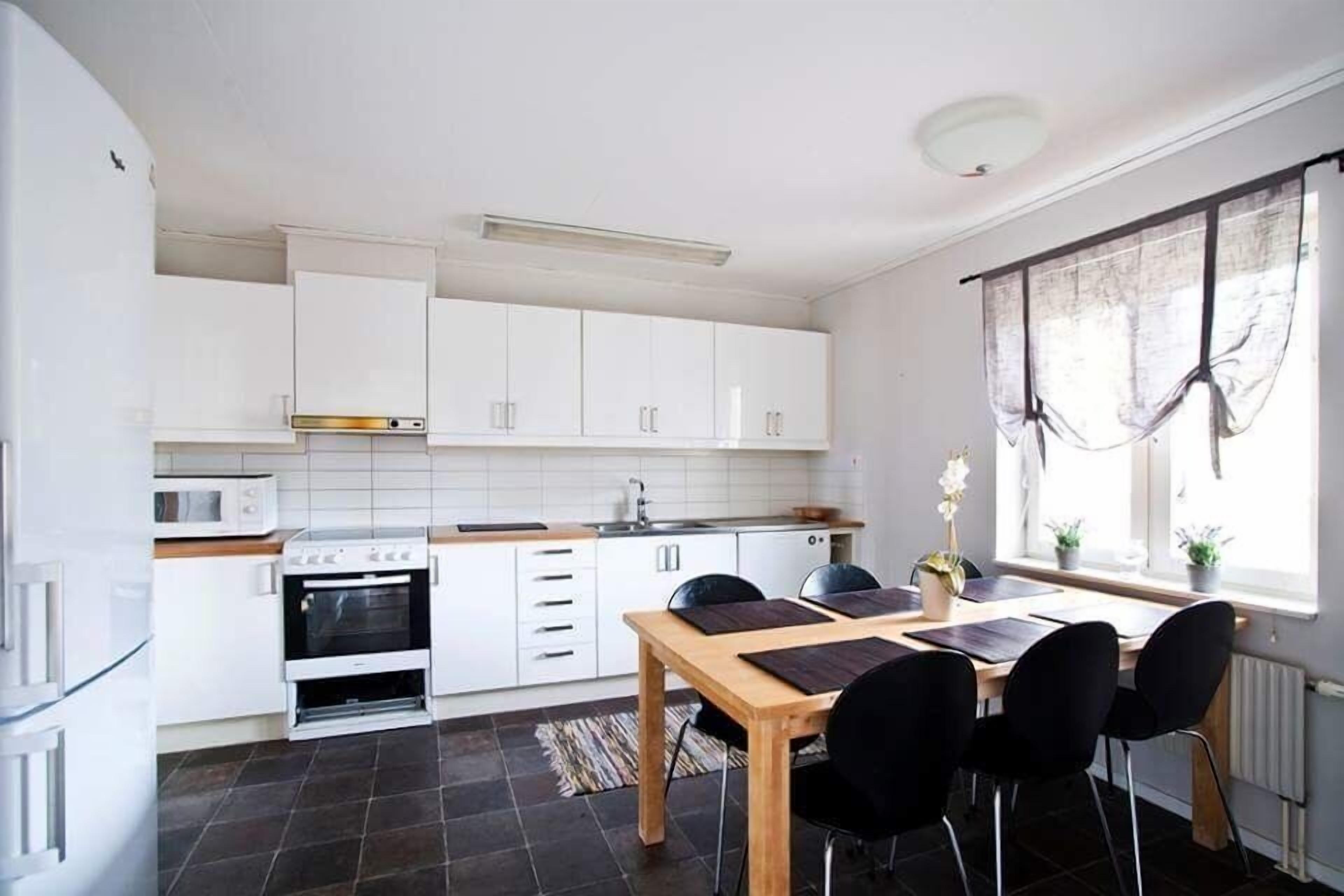 apartment, 1 bedroom | private kitchen | full-sized fridge, microwave, dishwasher, paper towels