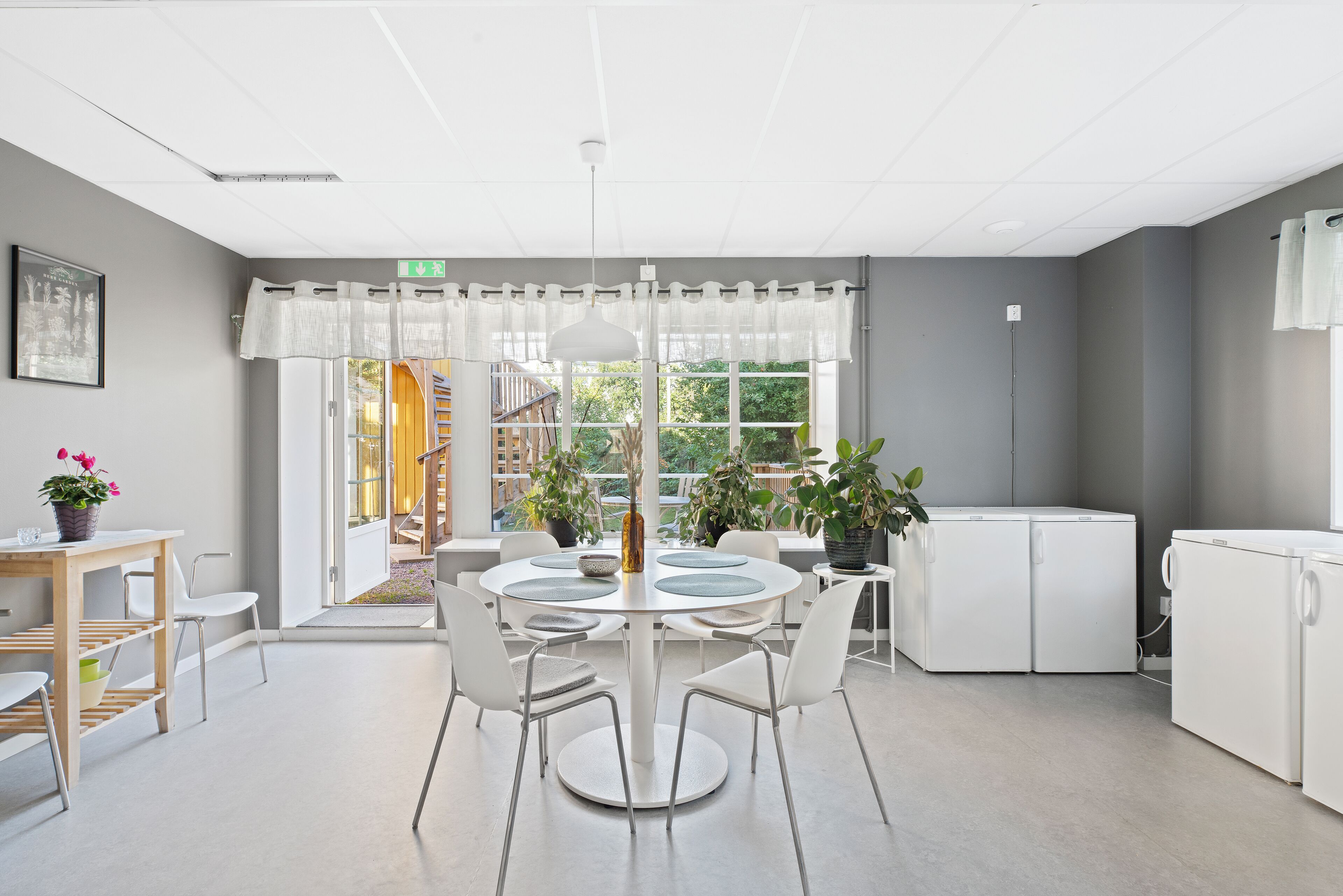 30-inch tv with cable channels