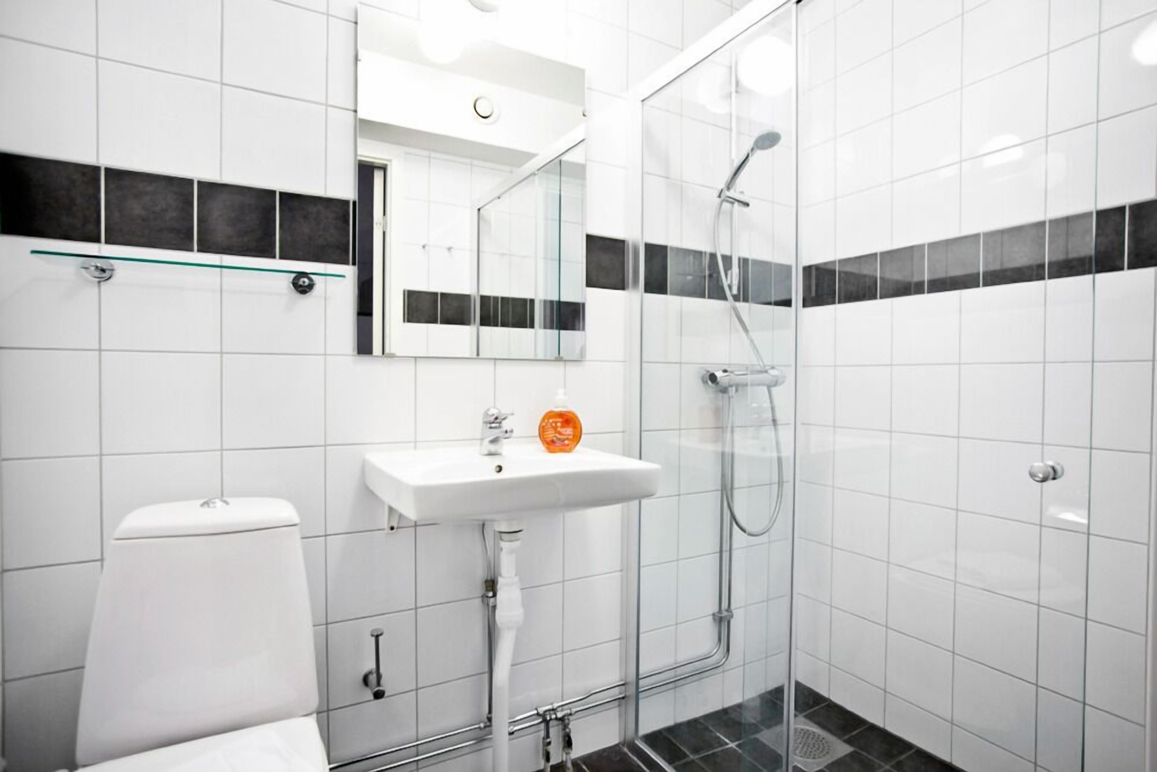 studio | bathroom | shower, towels