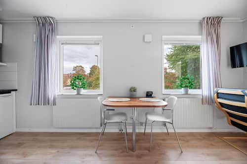 Monolocale, 1 letto singolo | Con stile personalizzato, con arredamento individuale, una scrivania