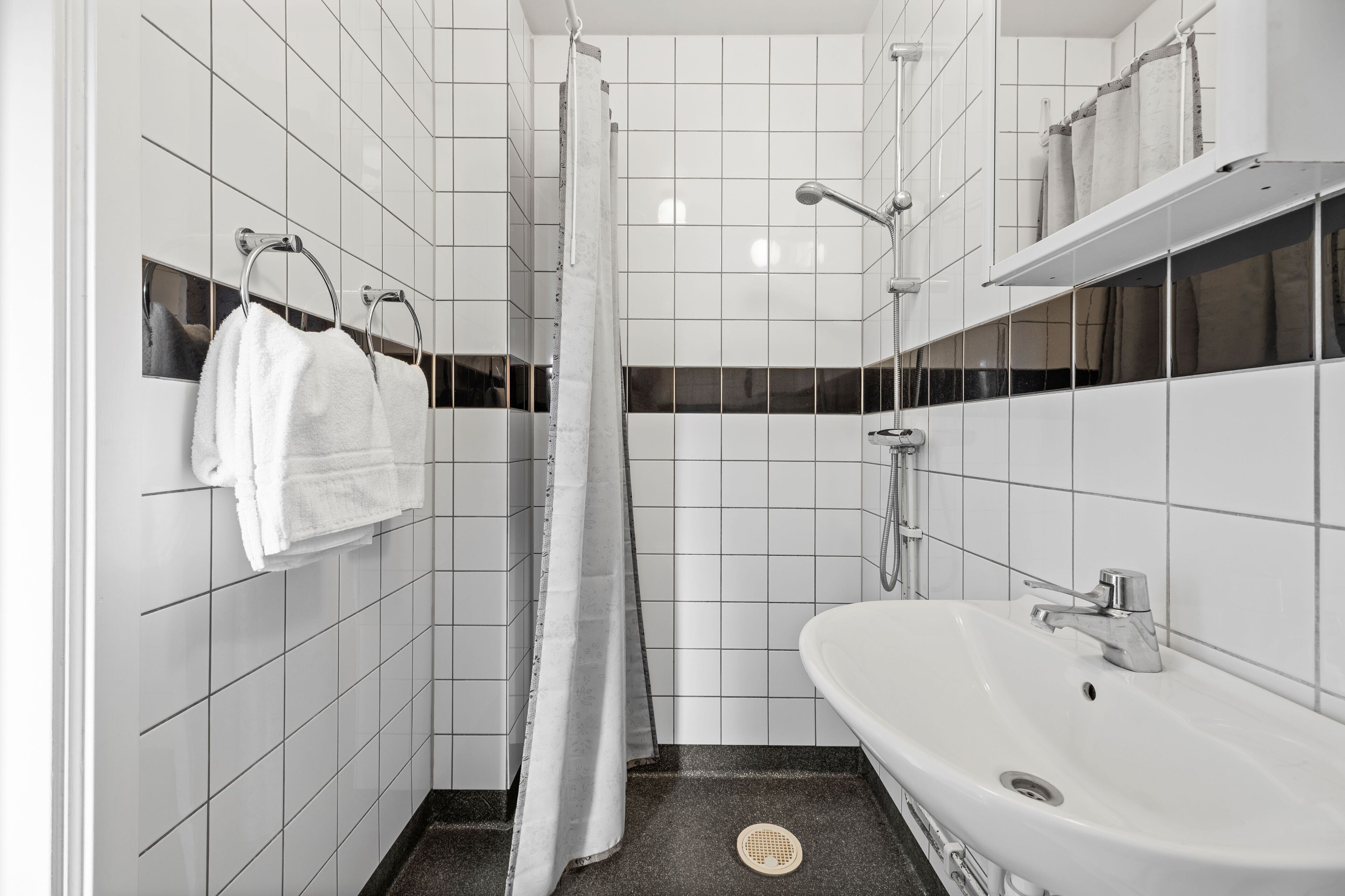 studio | bathroom | shower, towels