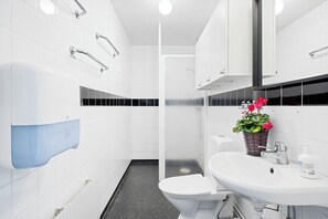 Shower, towels