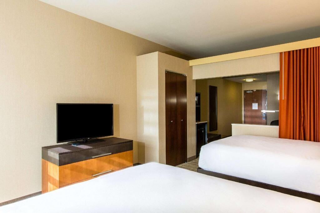 1 bedroom, in-room safe, desk, iron/ironing board