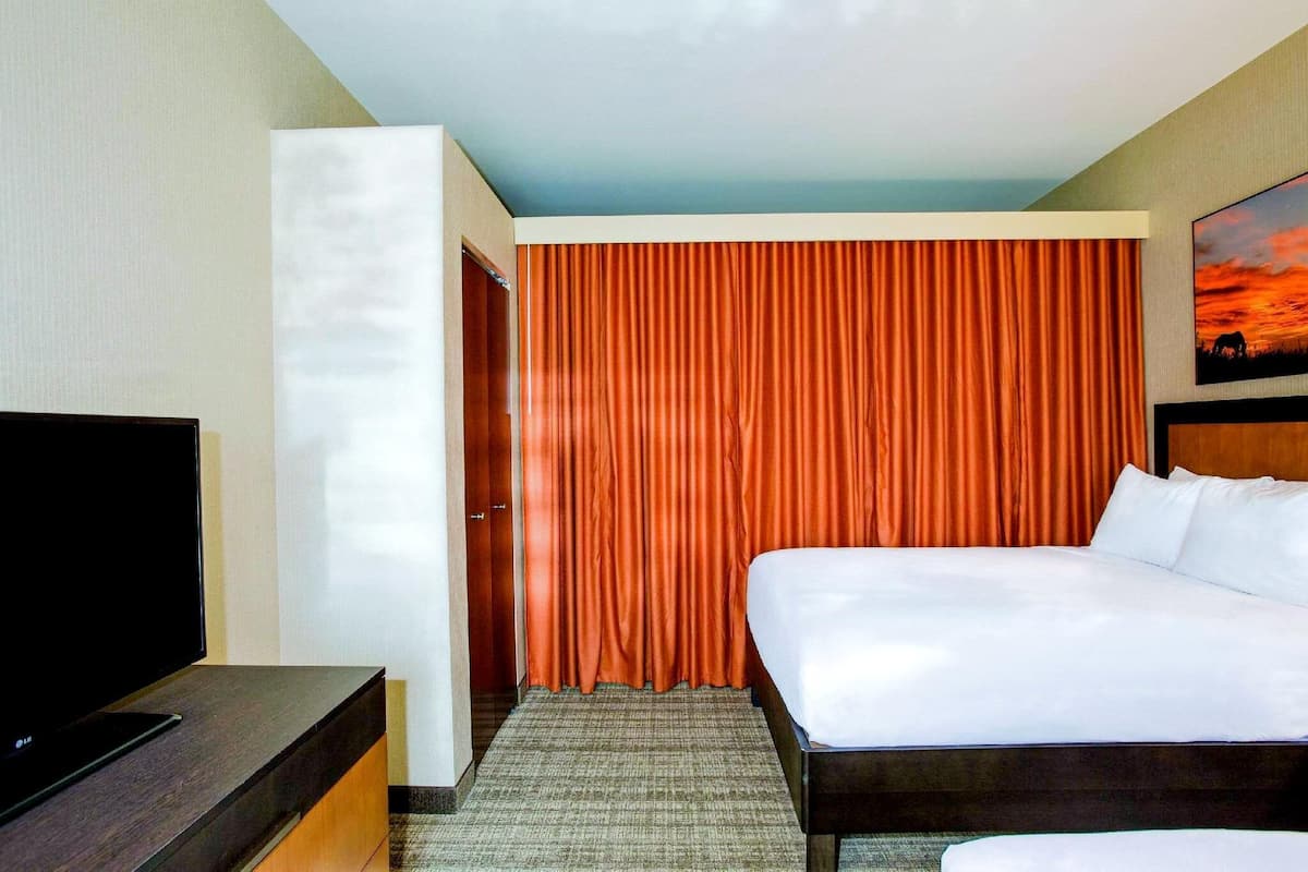 1 bedroom, in-room safe, desk, iron/ironing board