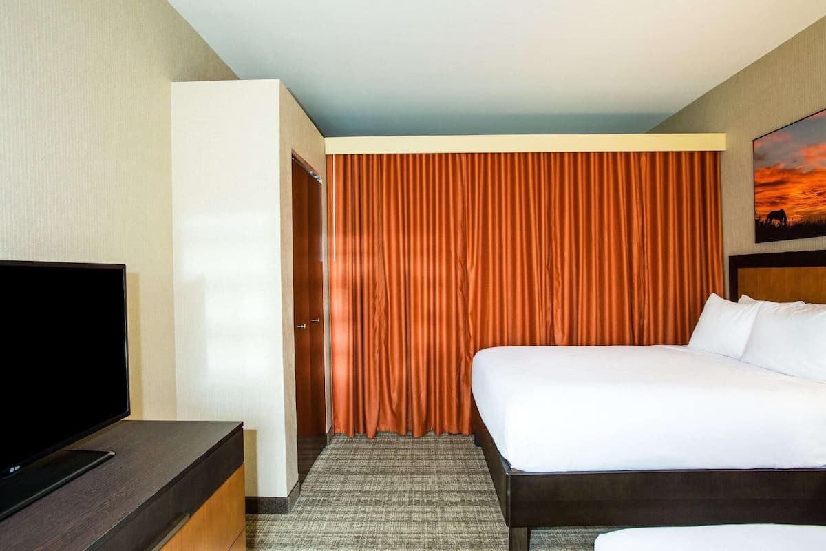 1 bedroom, in-room safe, desk, iron/ironing board