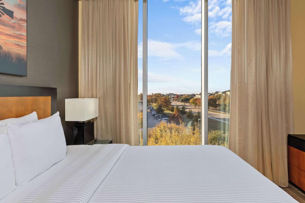 in-room safe, desk, iron/ironing board, free wifi