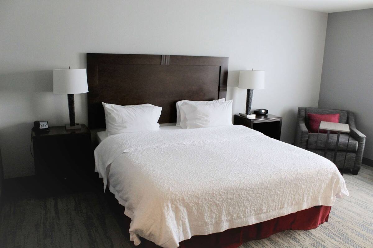 Desk, blackout drapes, iron/ironing board, free cribs/infant beds