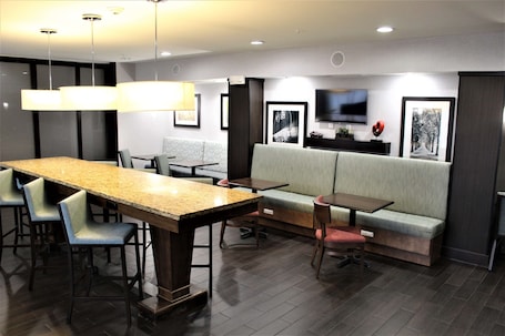 Restaurant. Hampton Inn Indianapolis NW/Zionsville