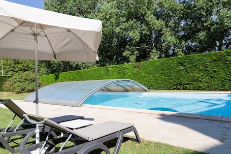 Outdoor pool, sun loungers