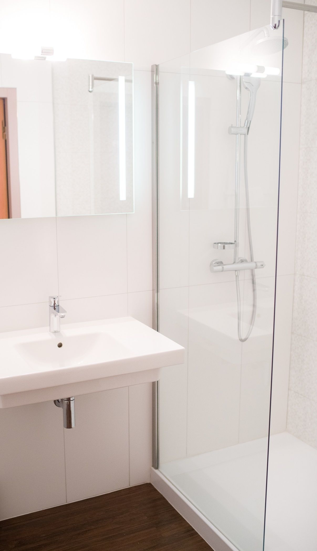 single room | bathroom | free toiletries, hair dryer, towels