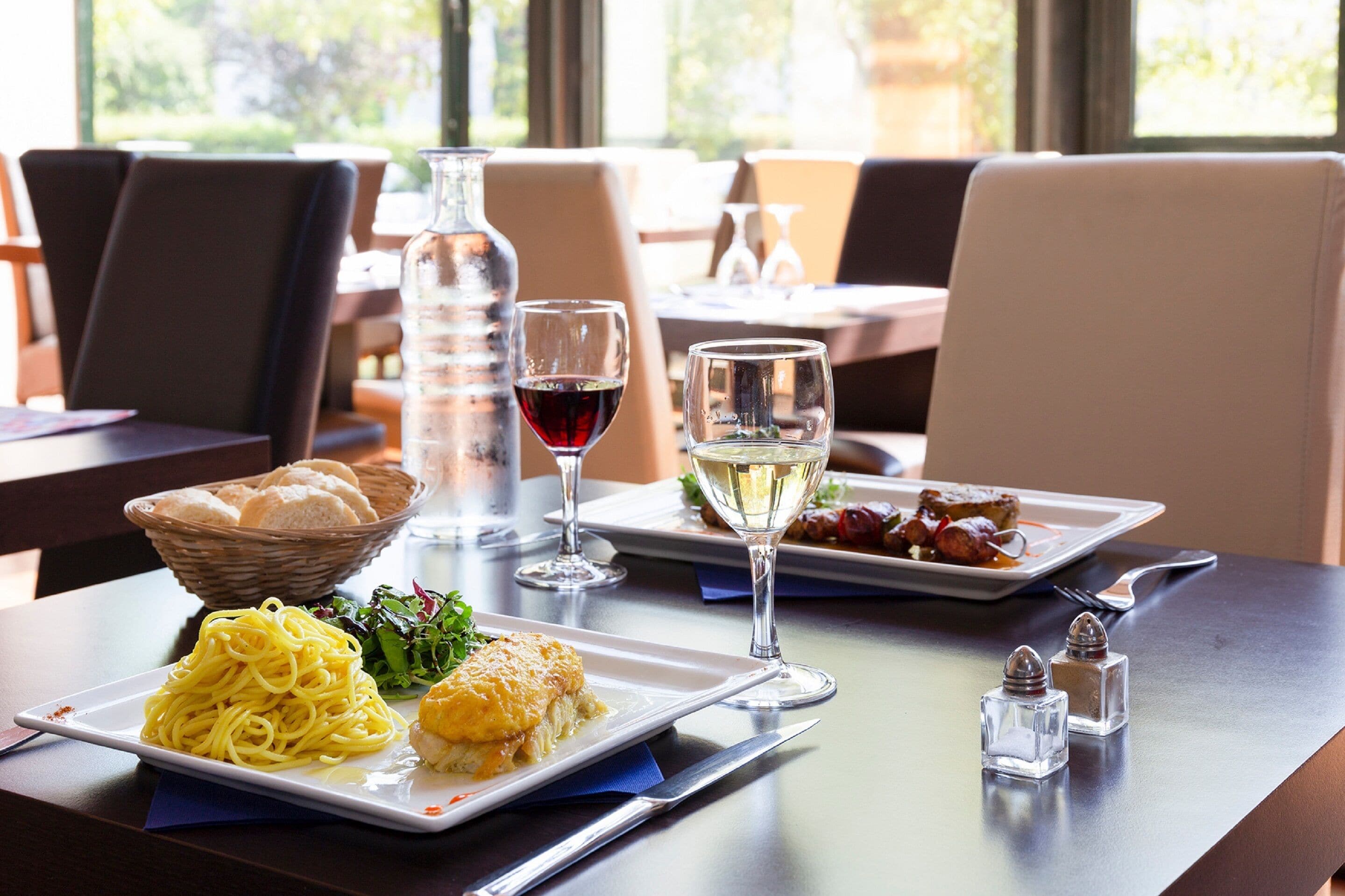 lunch and dinner served, french cuisine