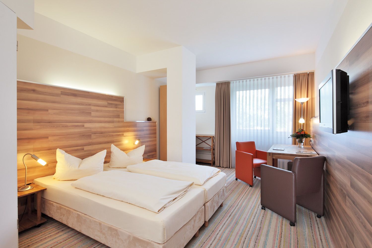 Business-Doppelzimmer | Hochwertige Bettwaren, individuell dekoriert, Schreibtisch