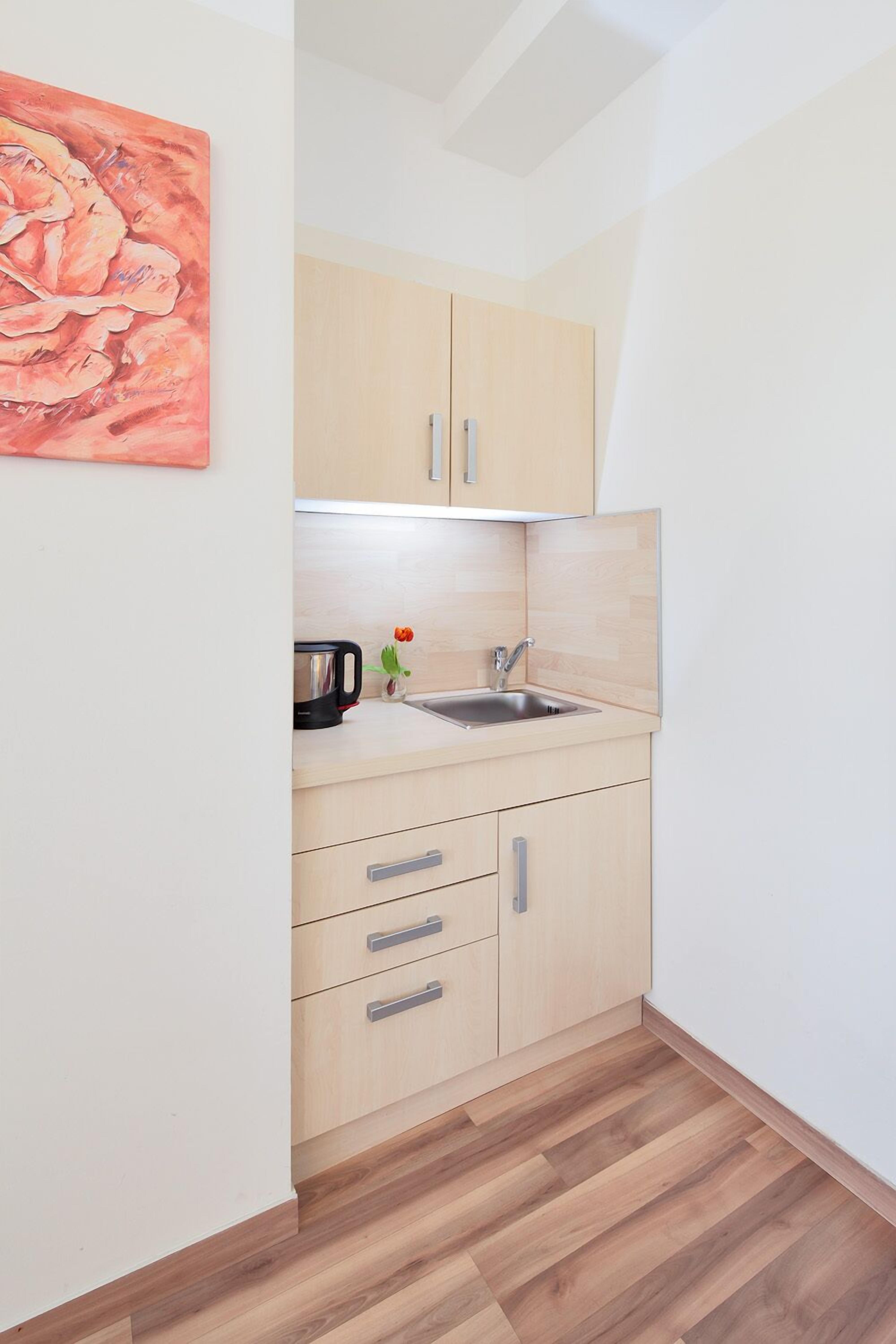 Comfort-Einzelzimmer, Balkon | Essbereich im Zimmer
