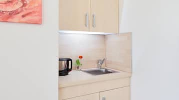 Comfort-Einzelzimmer, Balkon | Essbereich im Zimmer