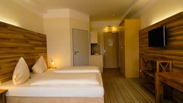 Business tweepersoonskamer | Luxe beddengoed, individueel gedecoreerd, een bureau