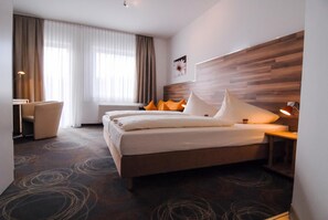 Comfort Double Room | Hypo-allergenic bedding, individually decorated, desk, blackout curtains - Petul Apart Hotel Residenz (Essen)