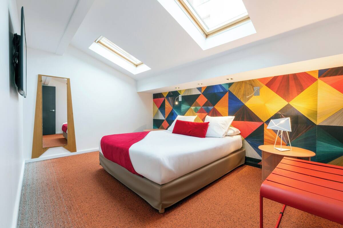 TWO-BEDROOM DUPLEX APARTMENT | Premium bedding, in-room safe, desk, laptop workspace