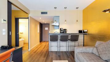 ONE BEDROOM APARTMENT | Living area