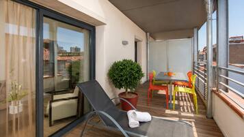 ONE BEDROOM DUPLEX APARTMENT | Terrace/patio