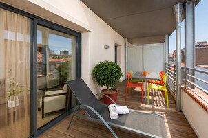 ONE BEDROOM DUPLEX APARTMENT | Terrace/patio