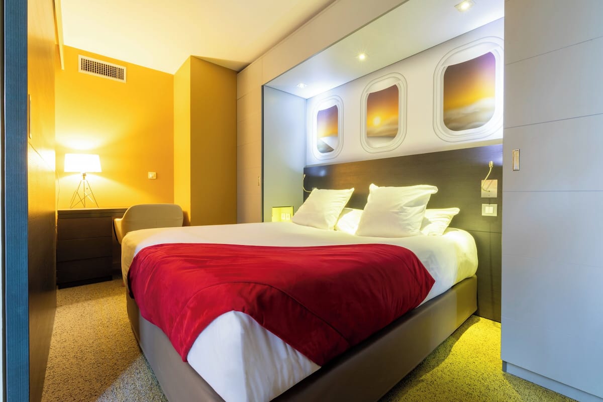 TWO-BEDROOM APARTMENT | Premium bedding, in-room safe, desk, laptop workspace