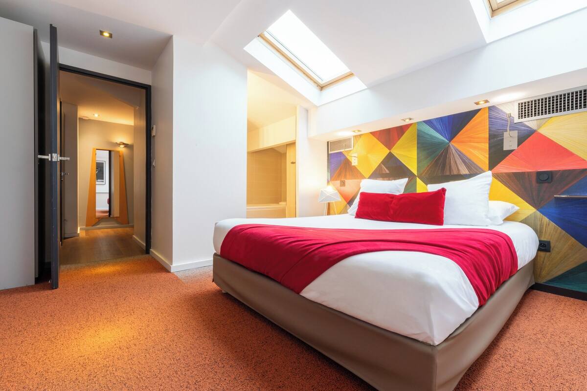 ONE BEDROOM DUPLEX APARTMENT | Premium bedding, in-room safe, desk, laptop workspace