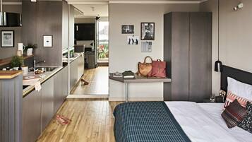 Bold Doppelstudio mit Balkon | Allergikerbettwaren, Schreibtisch, laptopgeeigneter Arbeitsplatz